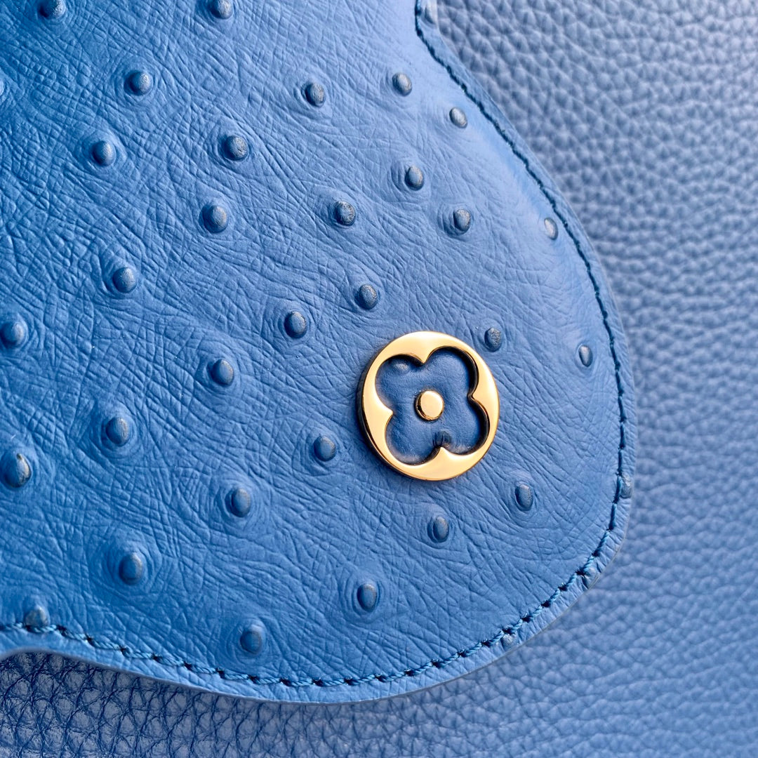 CAPUCINES MM 31,5 CUIR TAURILLON BLEU COBALT QUINCAILLERIE DORÉ
