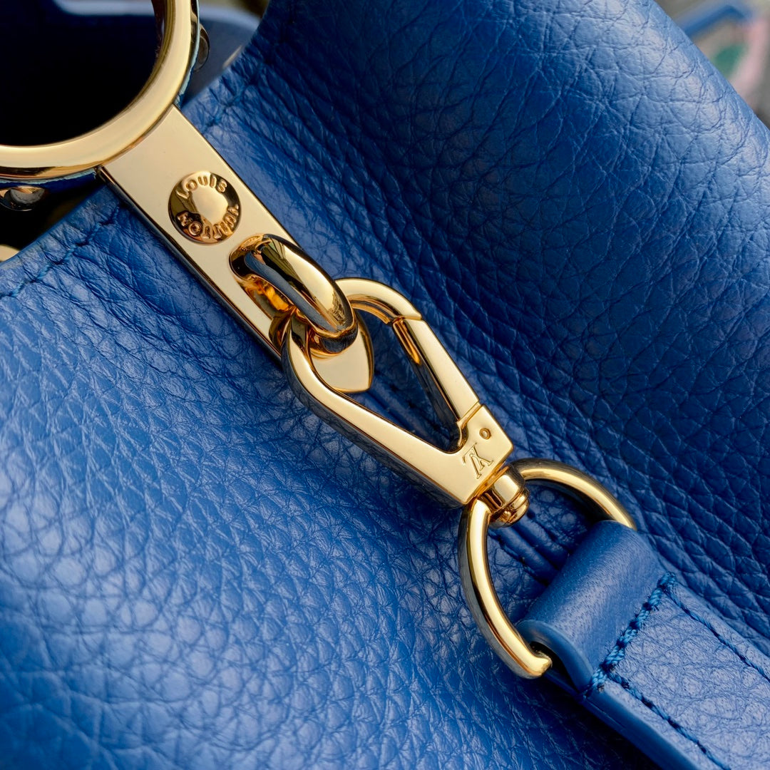 CAPUCINES MM 31,5 CUIR TAURILLON BLEU COBALT QUINCAILLERIE DORÉ
