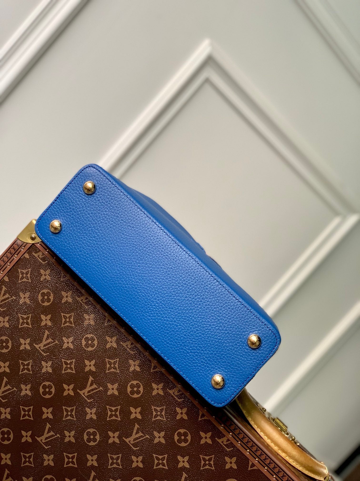 CAPUCINES MM 31,5 CUIR TAURILLON BLEU COBALT QUINCAILLERIE DORÉ