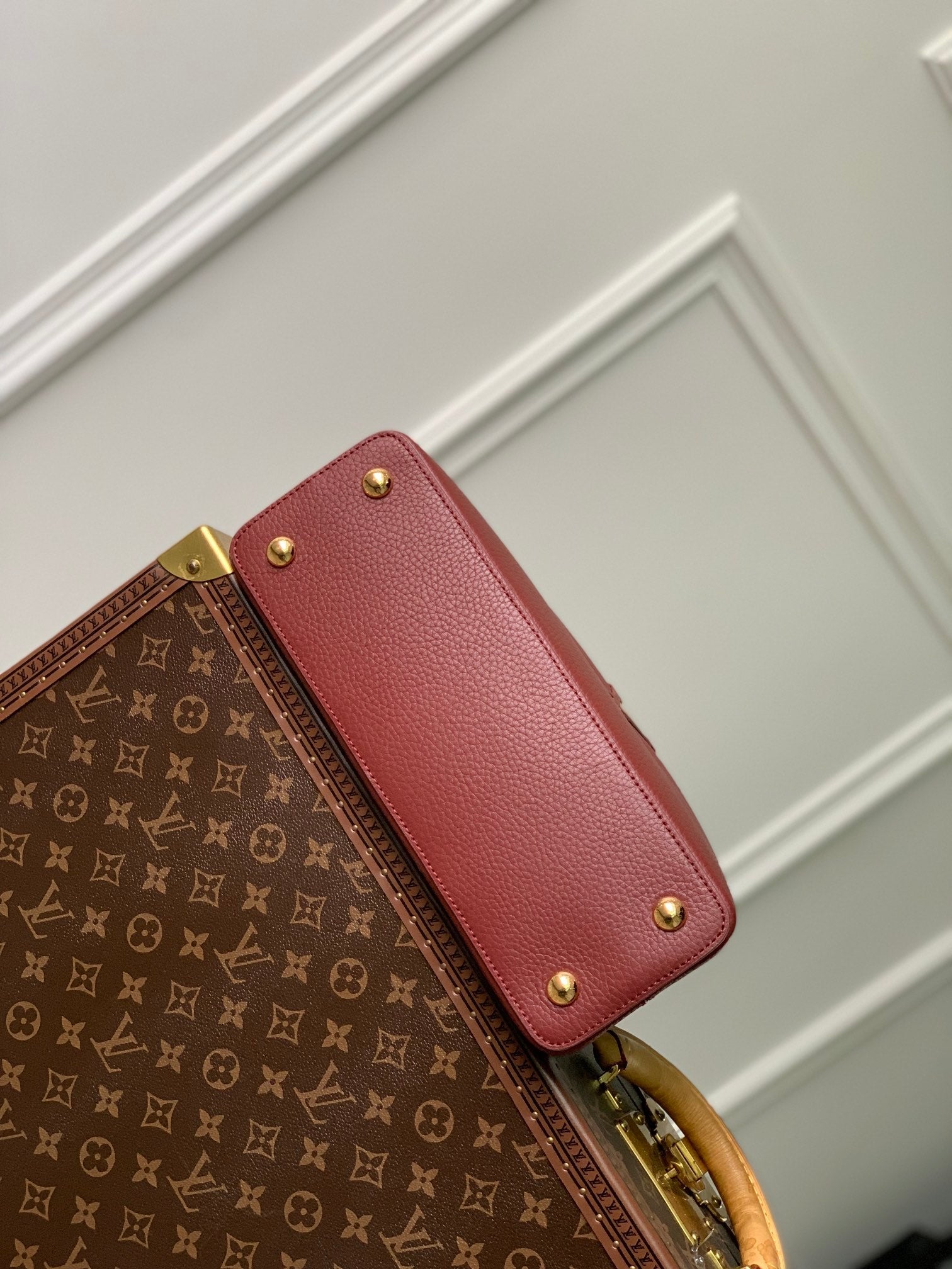 CAPUCINES MM 31,5 CUIR TAURILLON BORDEAUX QUINCAILLERIE DORÉ