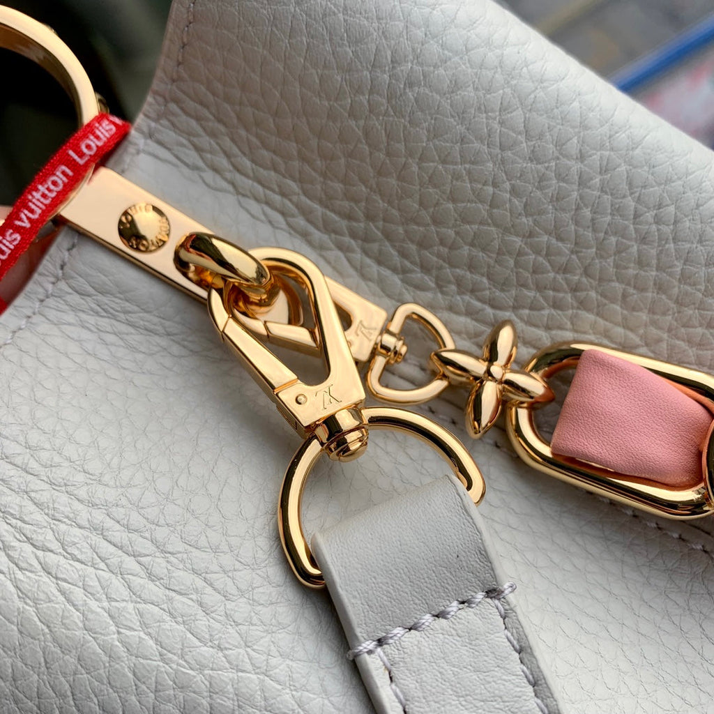 CAPUCINES MM 31.5 ROCK GREY TAURILLON LEATHER GOLD HARDWARE