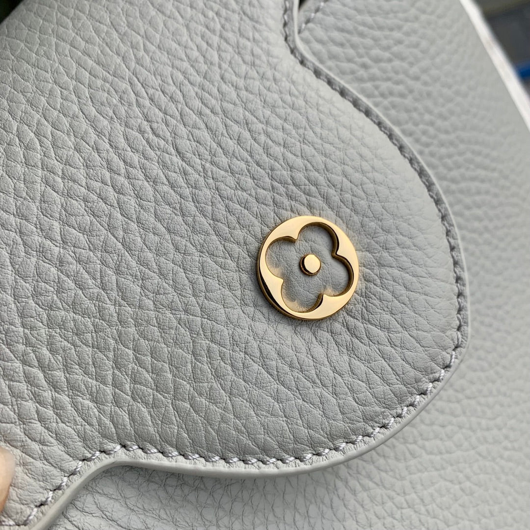 CAPUCINES MM 31,5 ROCK GREY CUIR TAURILLON QUINCAILLERIE DORÉ