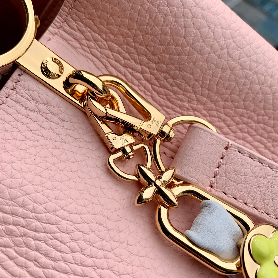 CAPUCINES MM 31,5 CUIR TAURILLON ROSE NACRE QUINCAILLERIE DORÉ