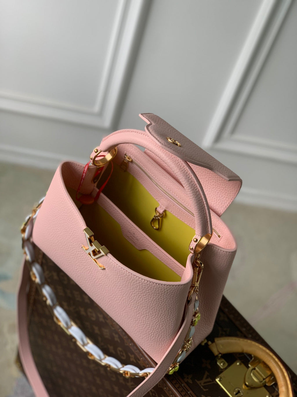 CAPUCINES MM 31,5 CUIR TAURILLON ROSE NACRE QUINCAILLERIE DORÉ