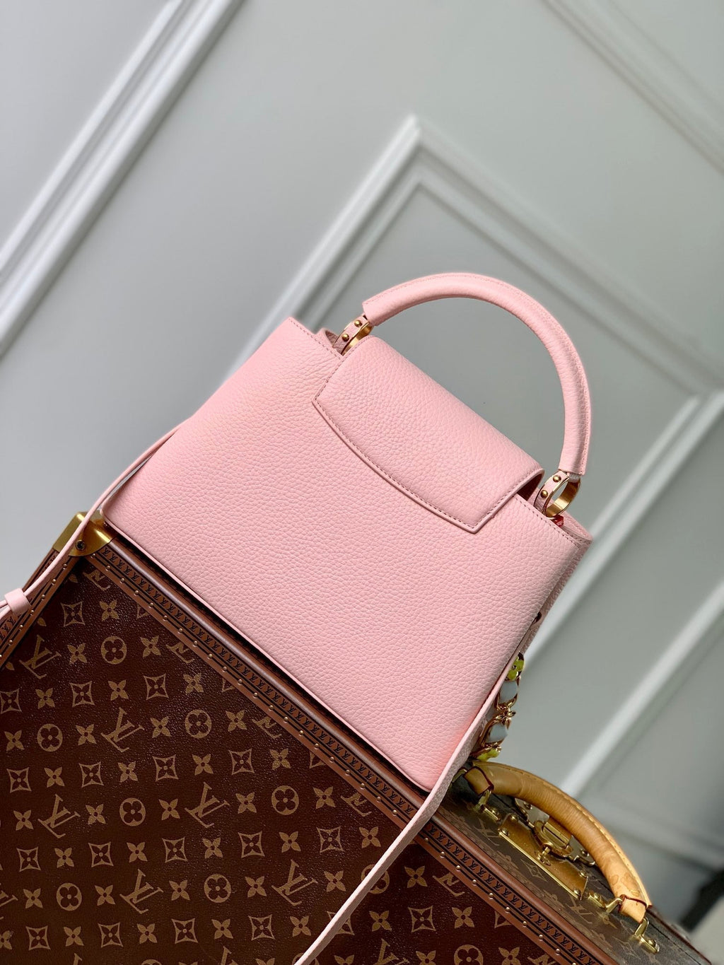 CAPUCINES MM 31,5 CUIR TAURILLON ROSE NACRE QUINCAILLERIE DORÉ