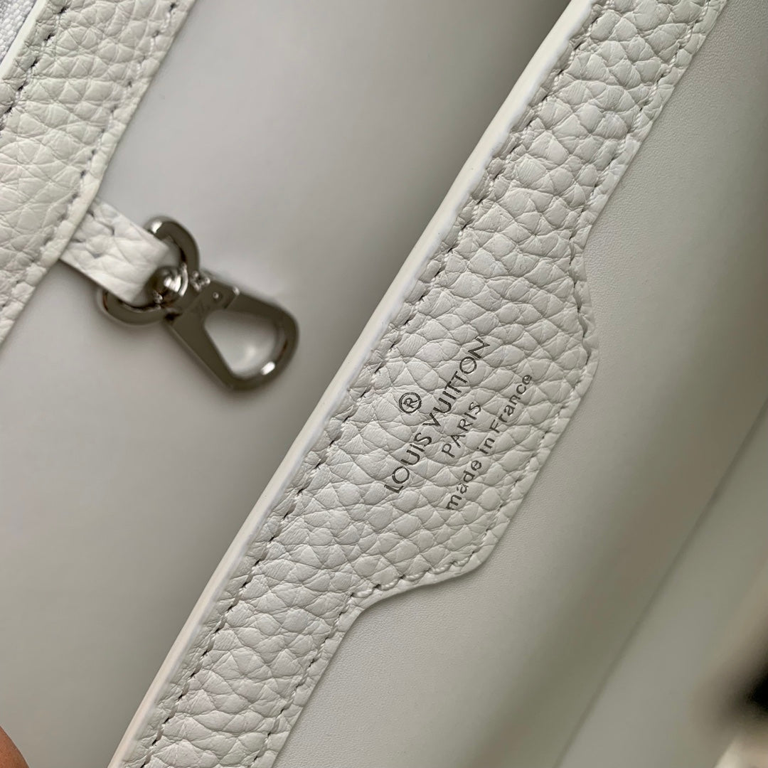 CAPUCINES MM 31,5 CUIR TAURILLON BLANC QUINCAILLERIE ARGENTÉE