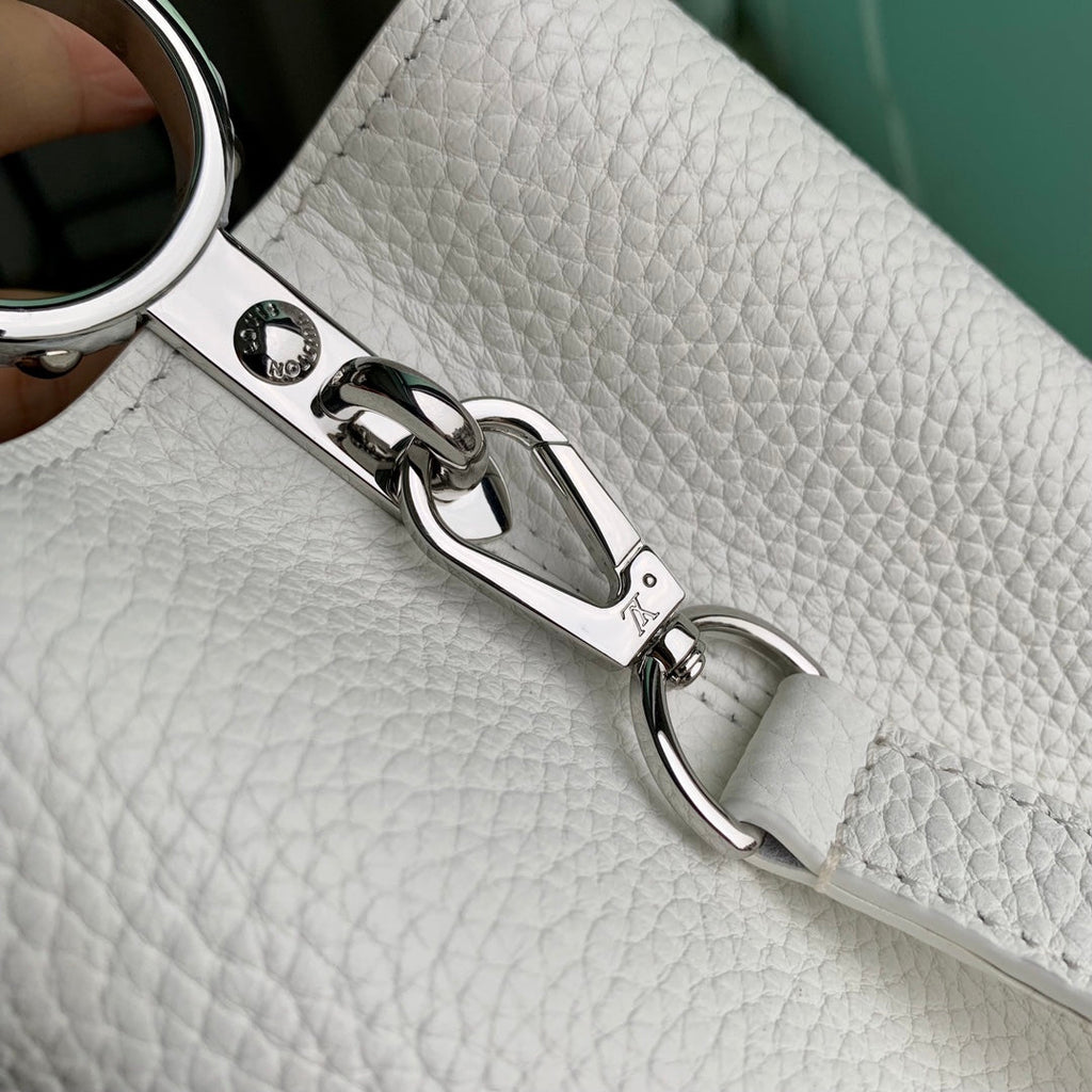 CAPUCINES MM 31.5 WHITE TAURILLON LEATHER SILVER HARDWARE