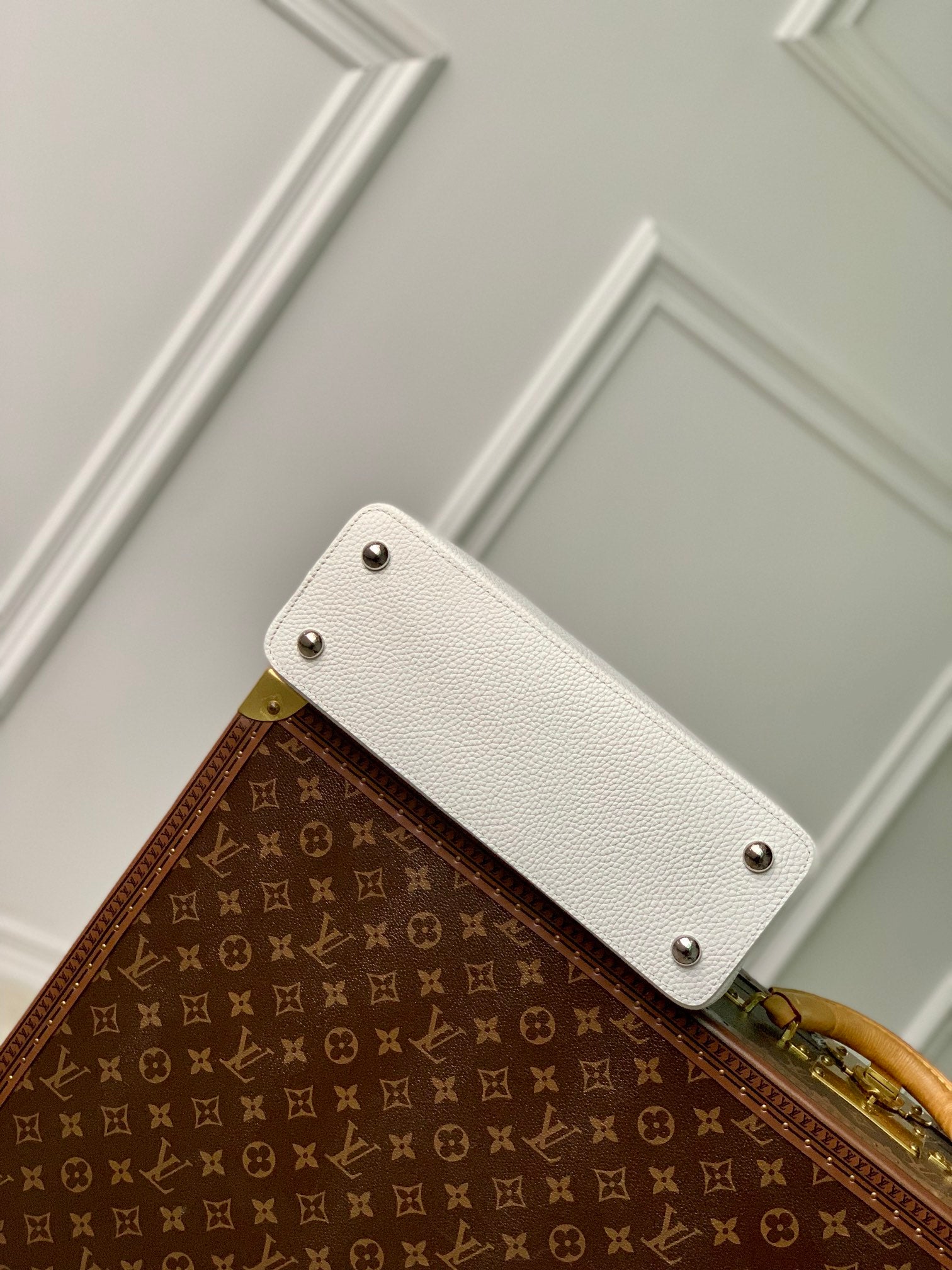 CAPUCINES MM 31,5 CUIR TAURILLON BLANC QUINCAILLERIE ARGENTÉE