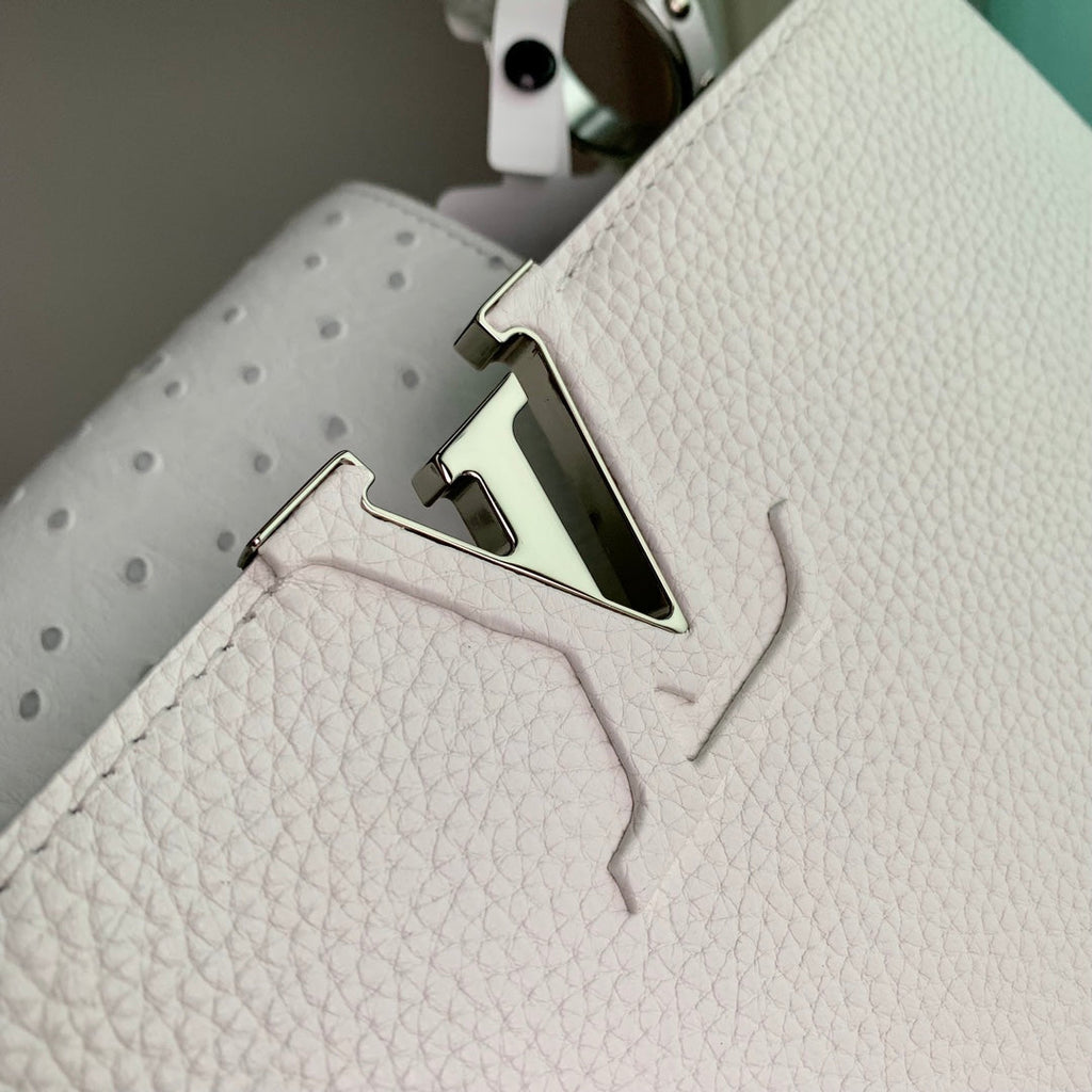 CAPUCINES MM 31.5 WHITE TAURILLON LEATHER SILVER HARDWARE