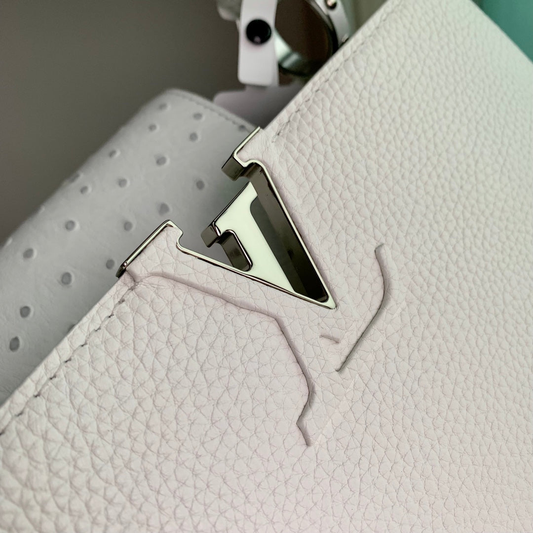 CAPUCINES MM 31.5 WHITE TAURILLON LEATHER SILVER HARDWARE