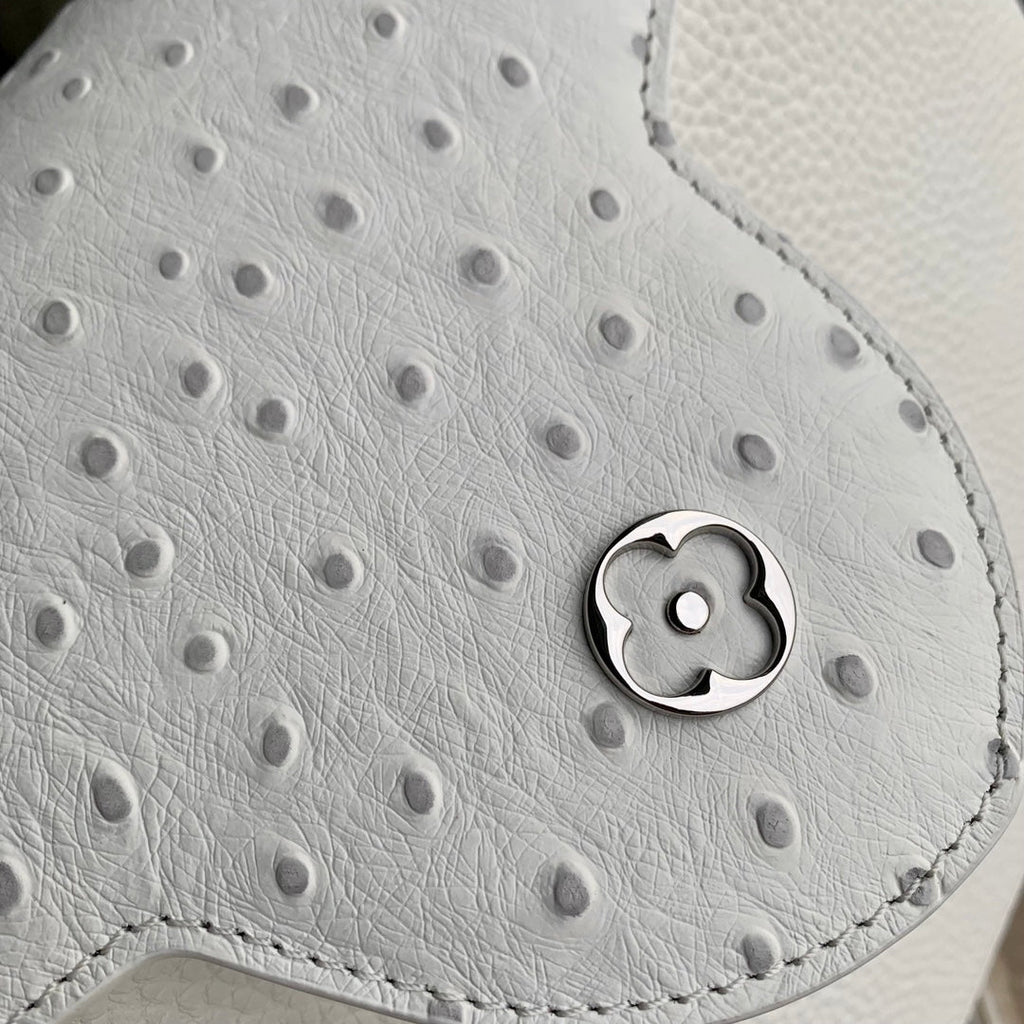CAPUCINES MM 31.5 WHITE TAURILLON LEATHER SILVER HARDWARE