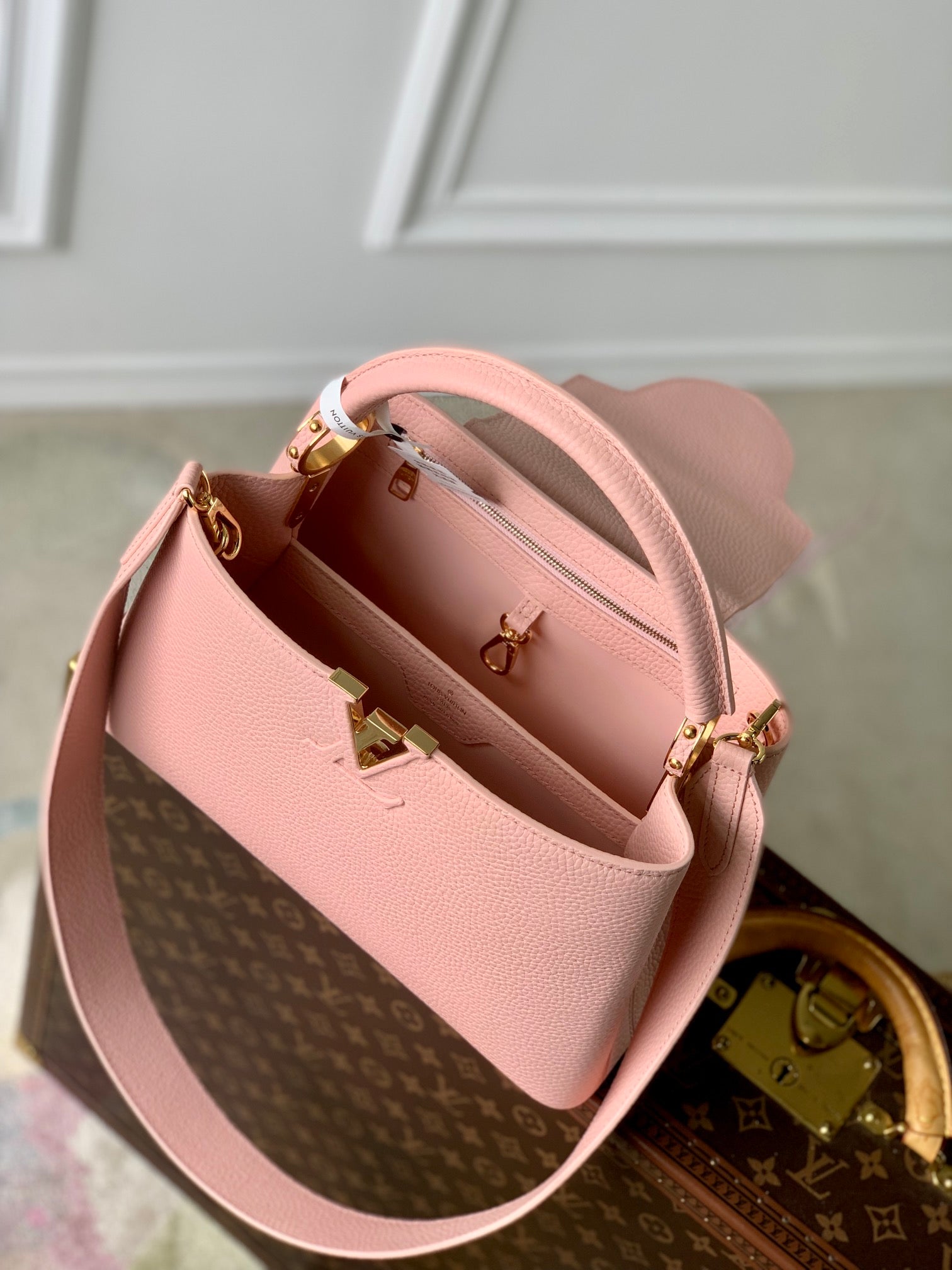 CAPUCINES MM 31,5 ROSE CUIR TAURILLON QUINCAILLERIE DORÉ