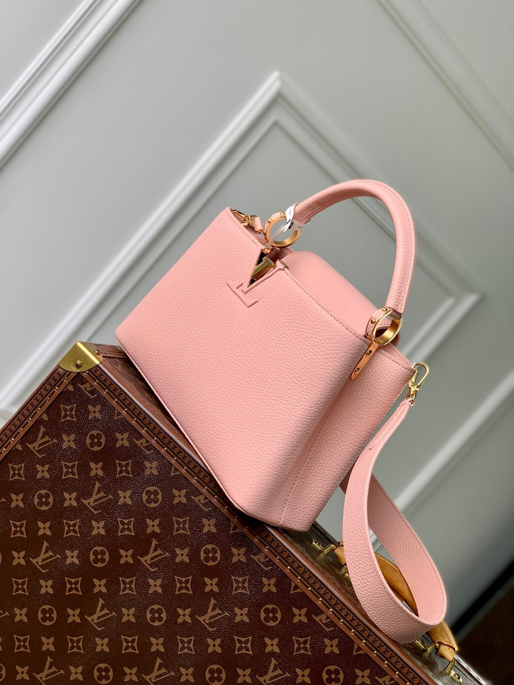 CAPUCINES BB 27 ROSE PINK TAURILLON LEATHER GOLD HARDWARE