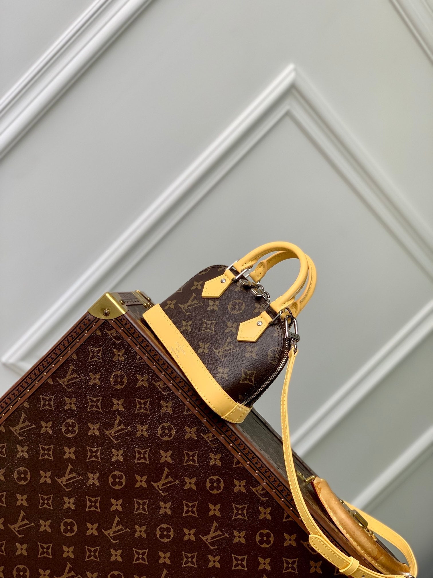 ALMA NANO 18 TOILE MONOGRAMME CUIR DE VEAU JAUNE 