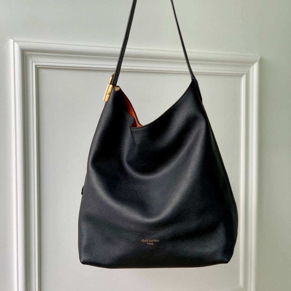 SAC HOBO LOW KEY MM 31CM EN CUIR DE VEAU NOIR