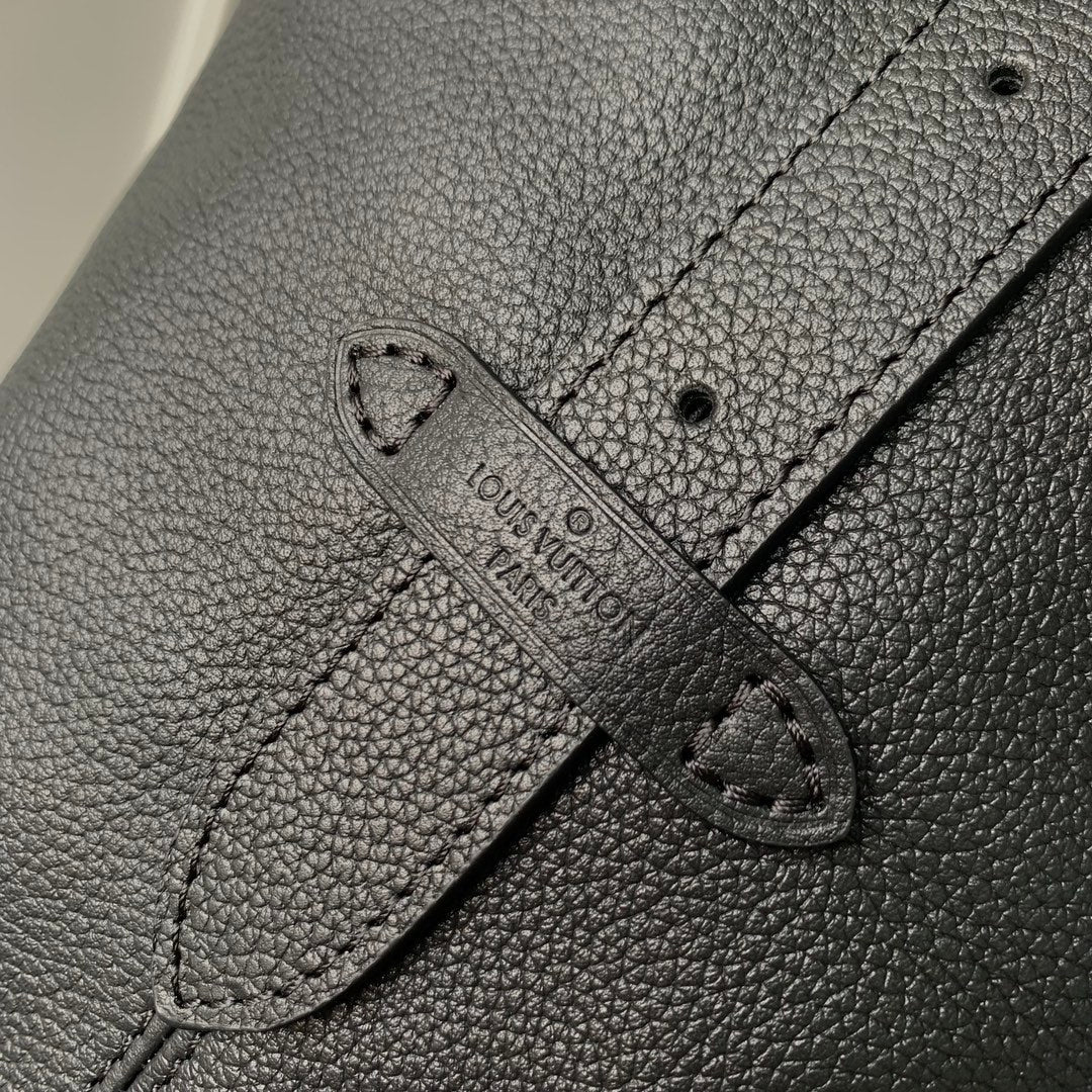 SAC HOBO LOW KEY MM 31CM EN CUIR DE VEAU NOIR
