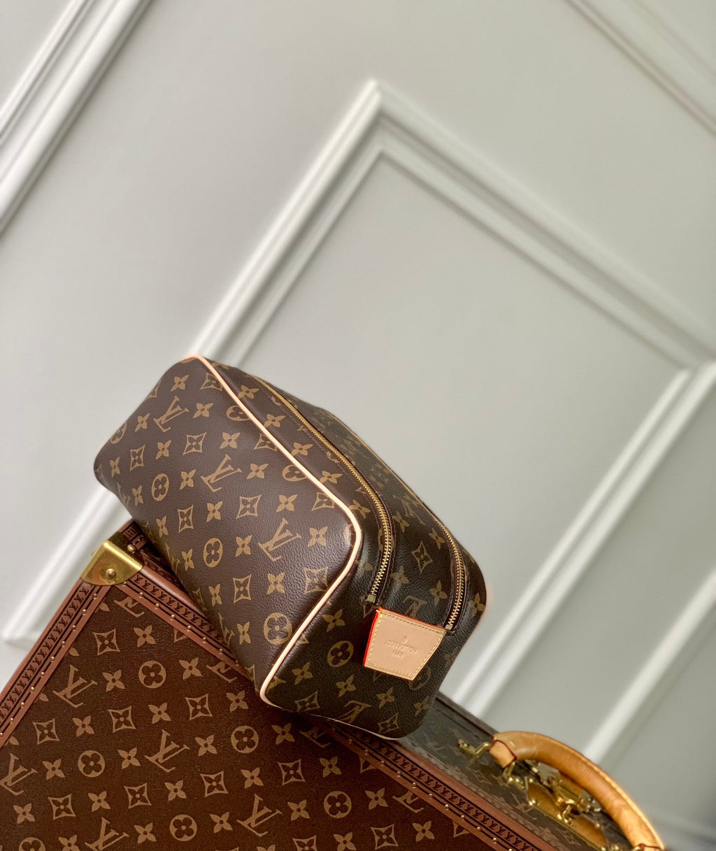 KIT DOPP 28 EN TOILE MONOGRAMME MARRON