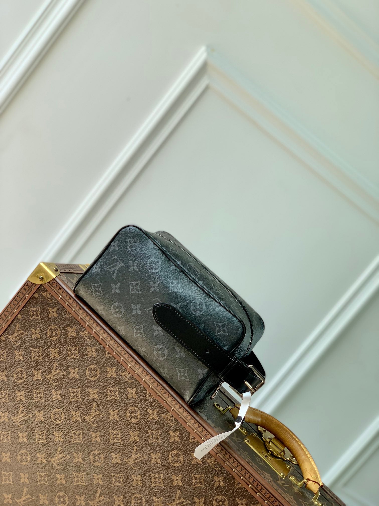 LOCKER DOPP KIT 23 EN TOILE MONOGRAMME ECLIPSE NOIRE