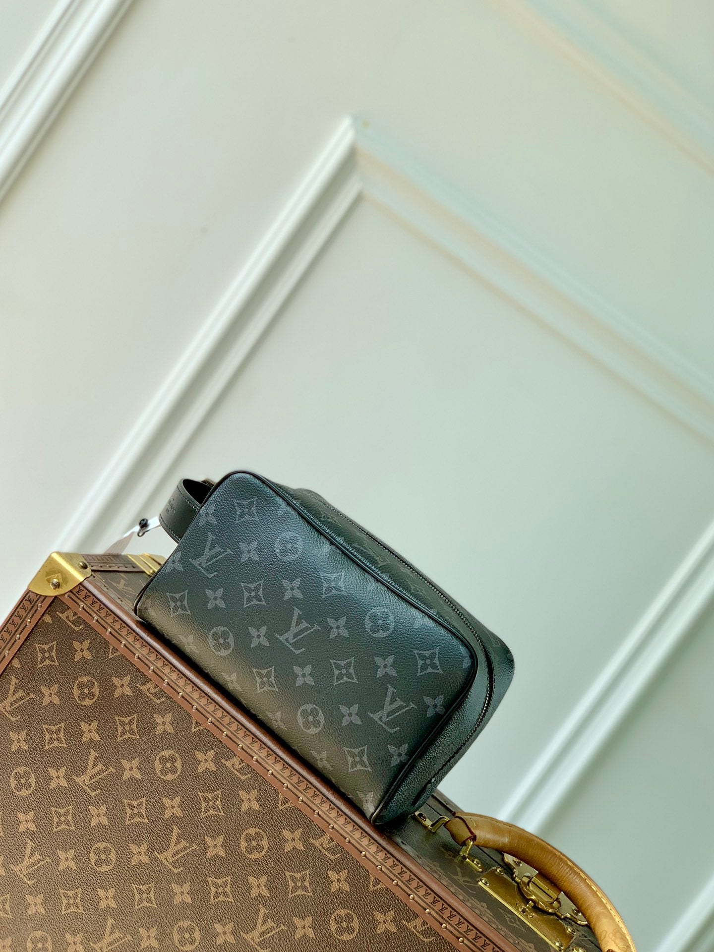 LOCKER DOPP KIT 23 EN TOILE MONOGRAMME ECLIPSE NOIRE