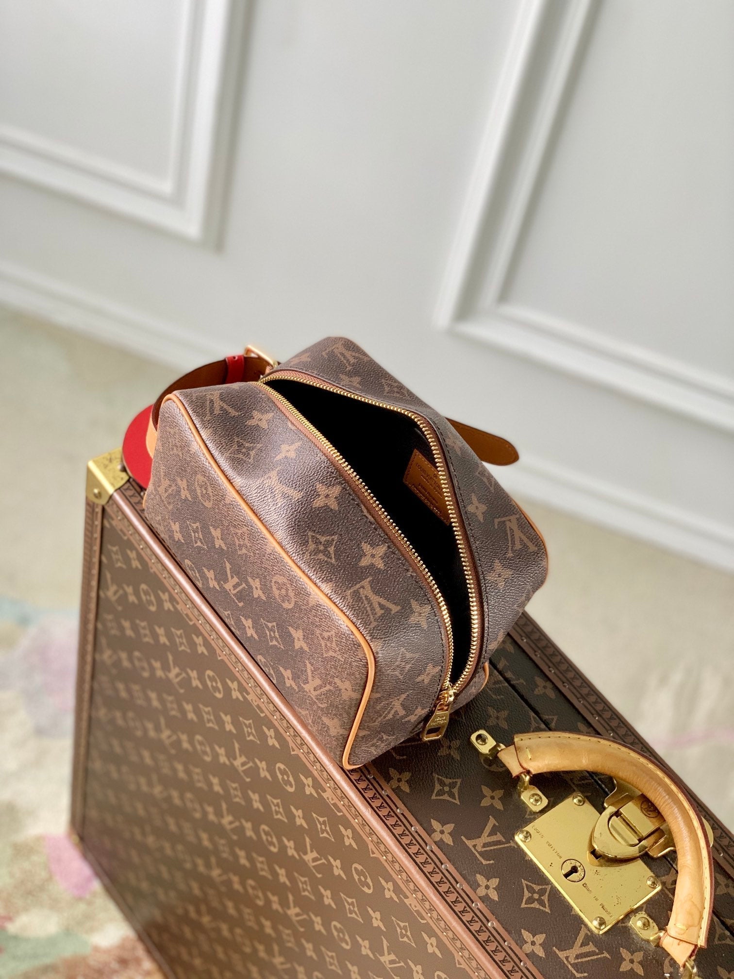 LV LOCKER DOPP KIT 23 MONOGRAMME MARRON