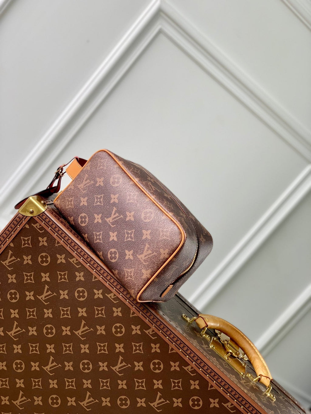 LV LOCKER DOPP KIT 23 MONOGRAMME MARRON