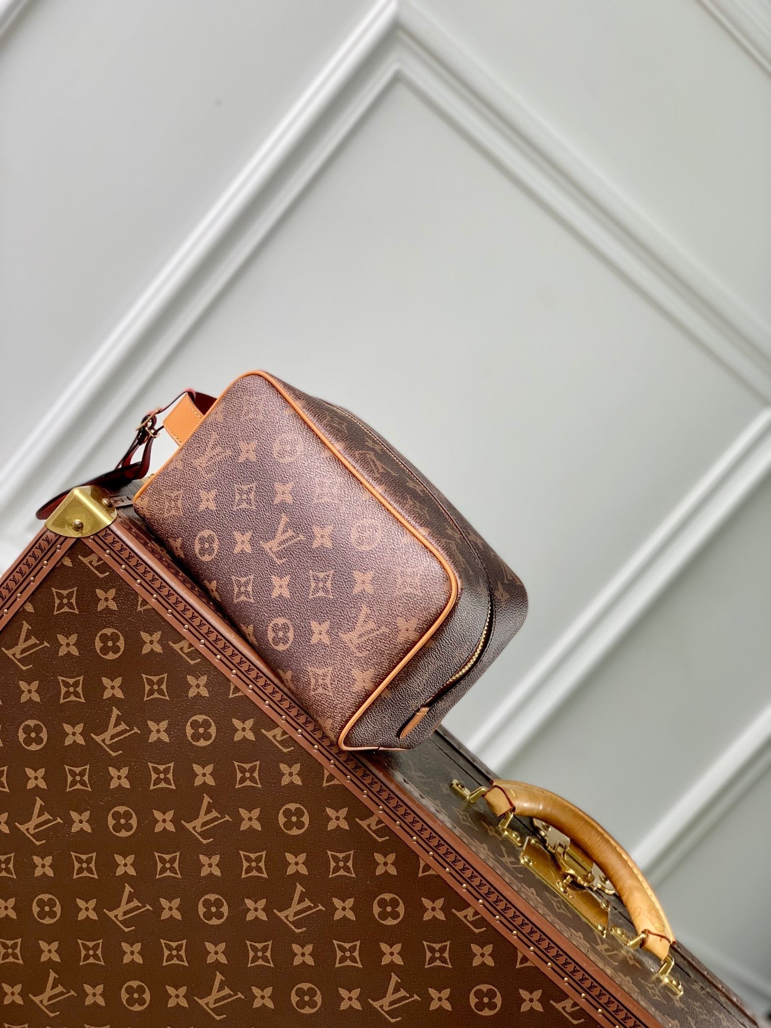 LV LOCKER DOPP KIT 23 MONOGRAMME MARRON