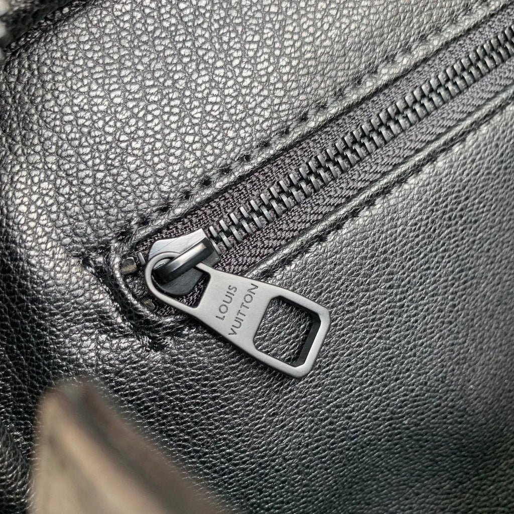 KIT DOPP 28 EN OMBRE MONOGRAMME NOIRE