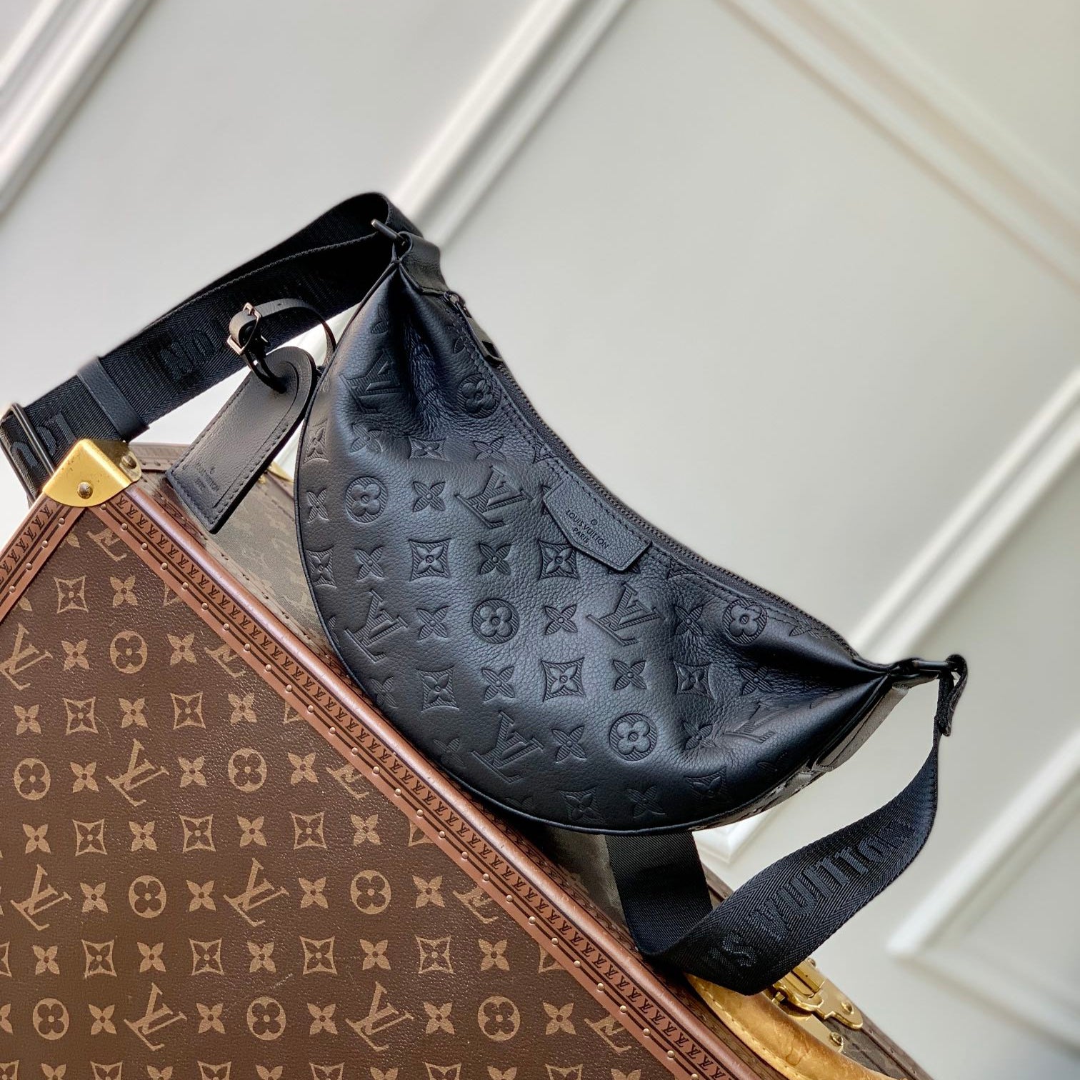 SAC HAMAC 28 EN MONOGRAMME NOIR SHADOW