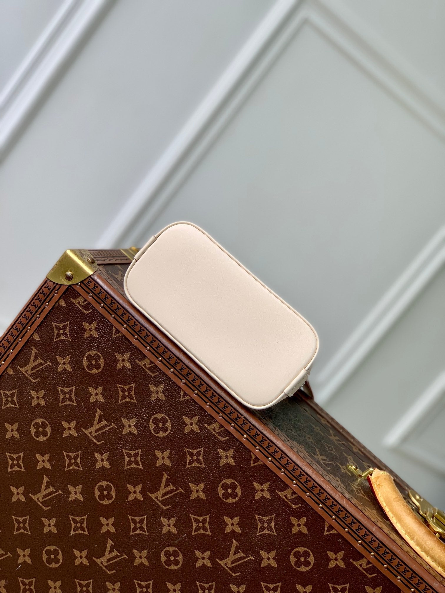 LV NANO ALMA 18 CRÈME EPI CUIR