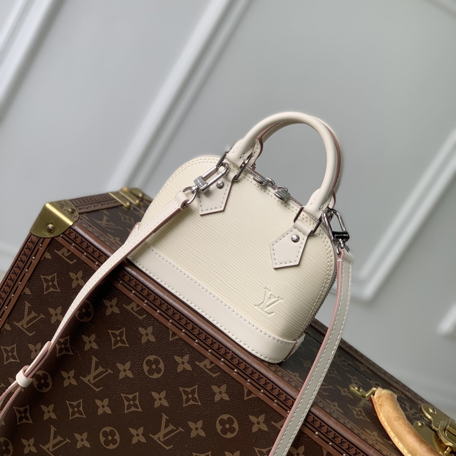 LV NANO ALMA 18 CRÈME EPI CUIR