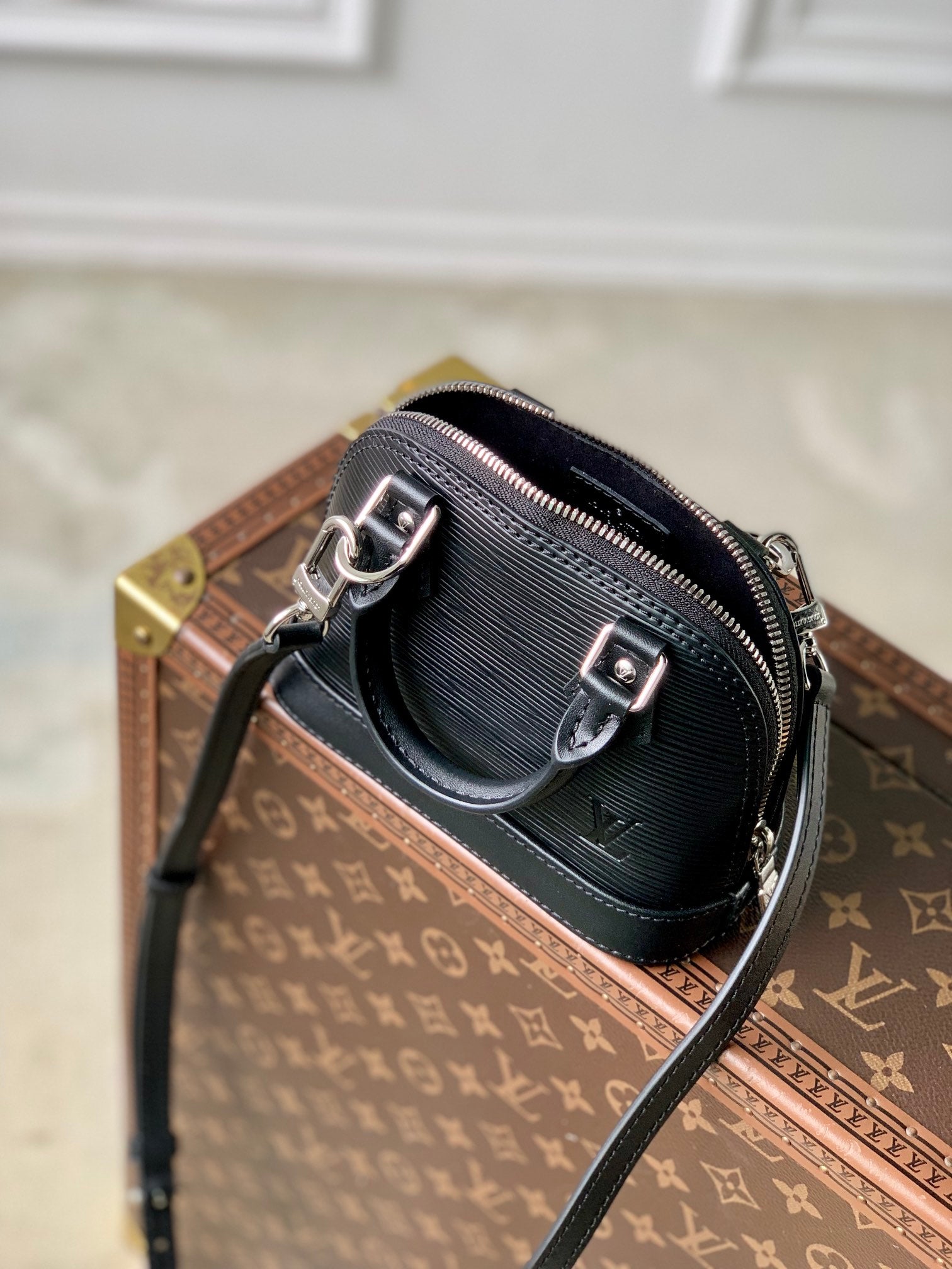 LV NANO ALMA 18 CUIR ÉPI NOIR