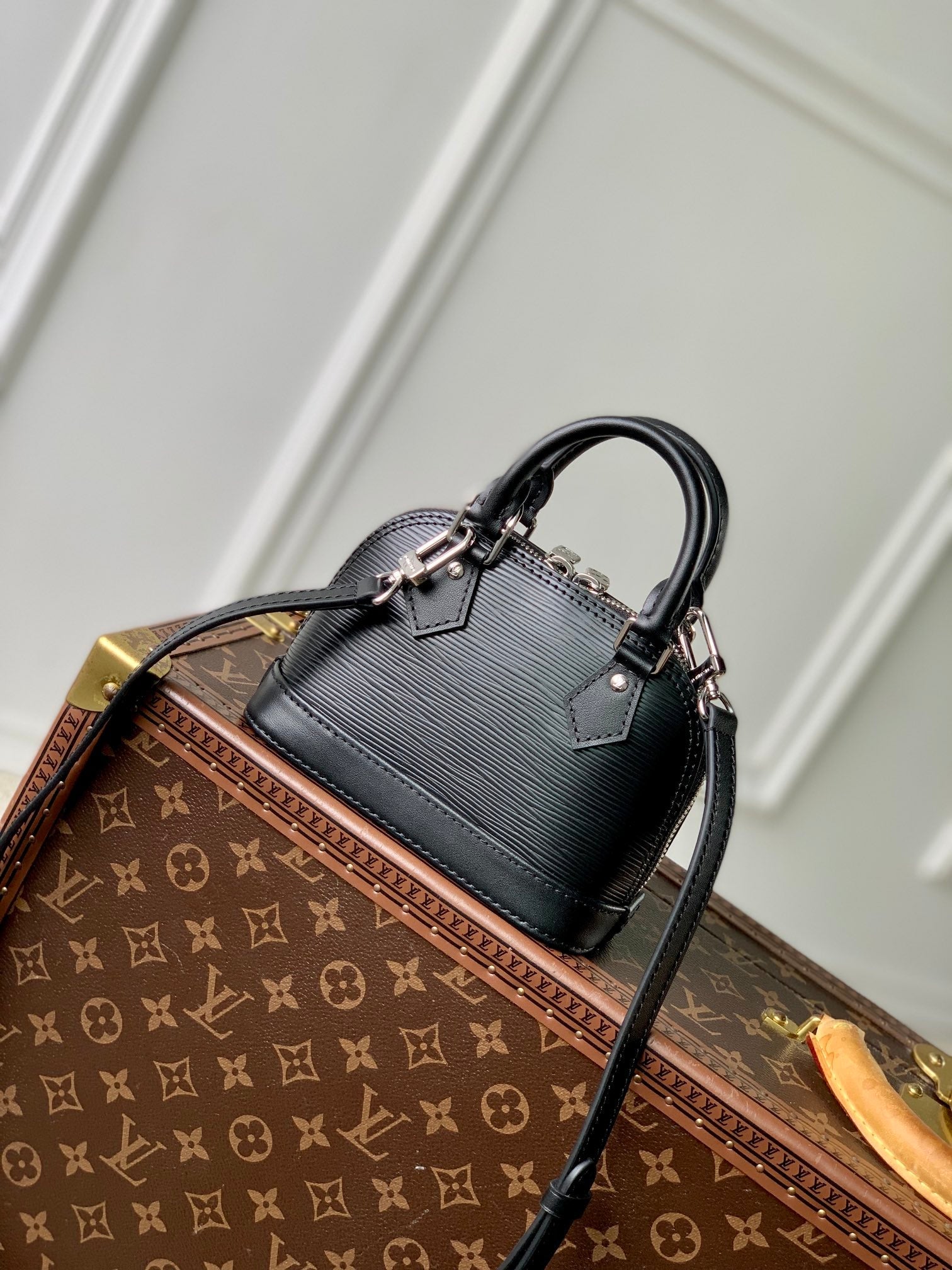 LV NANO ALMA 18 CUIR ÉPI NOIR