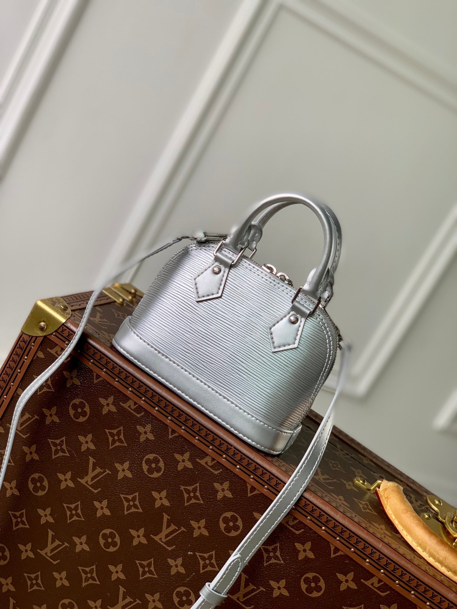 LV NANO ALMA 18 CUIR ÉPI ARGENT