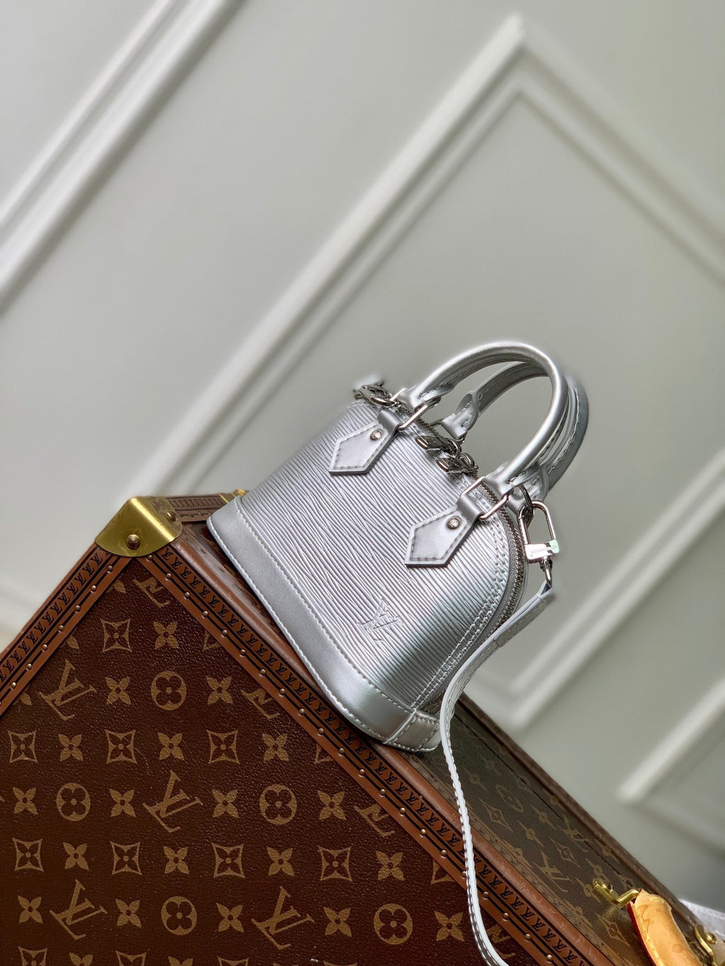 LV NANO ALMA 18 CUIR ÉPI ARGENT
