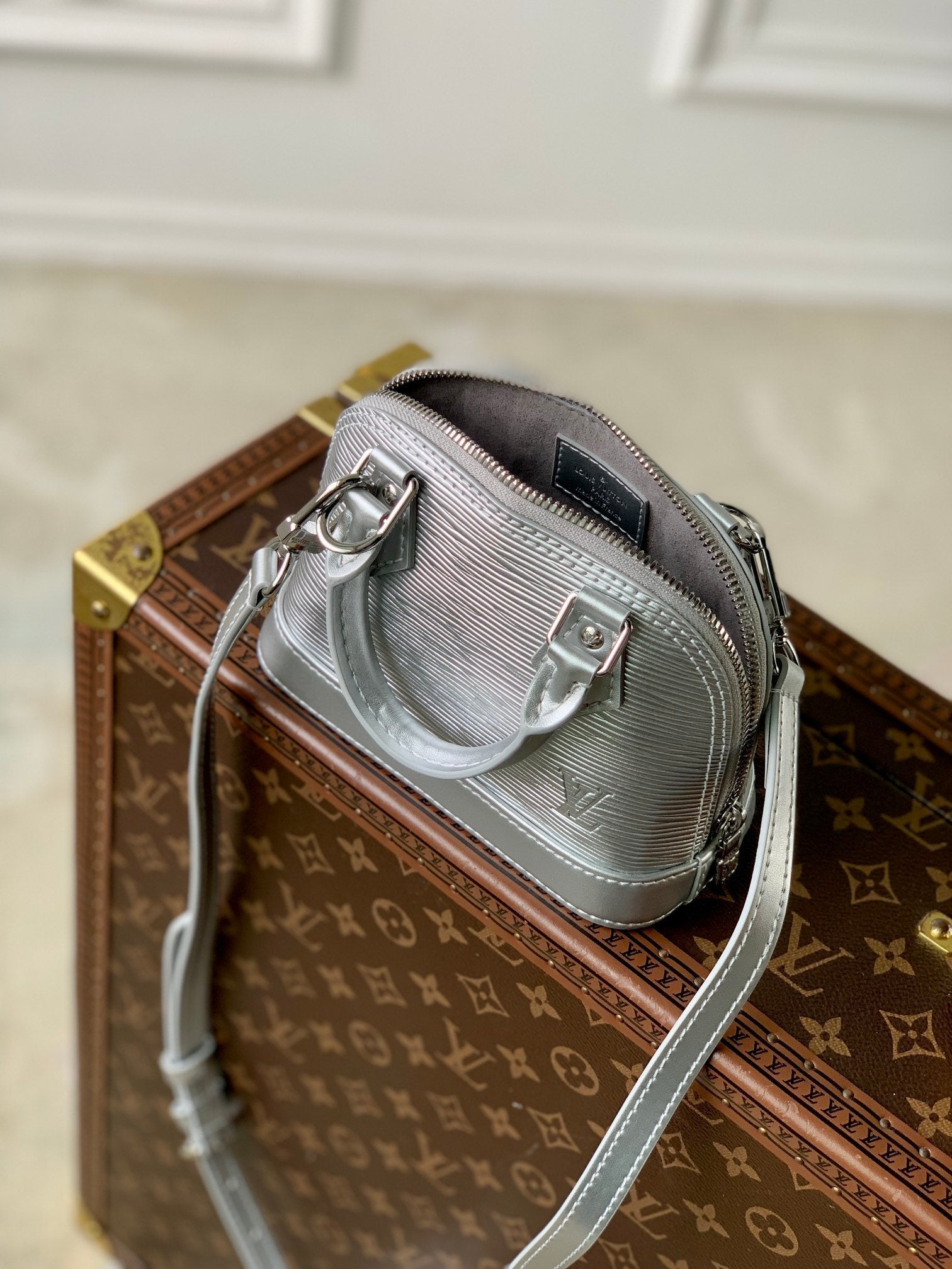 LV NANO ALMA 18 CUIR ÉPI ARGENT