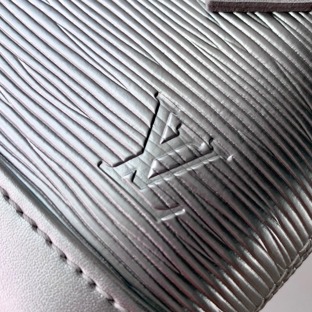 LV NANO ALMA 18 CUIR ÉPI ARGENT