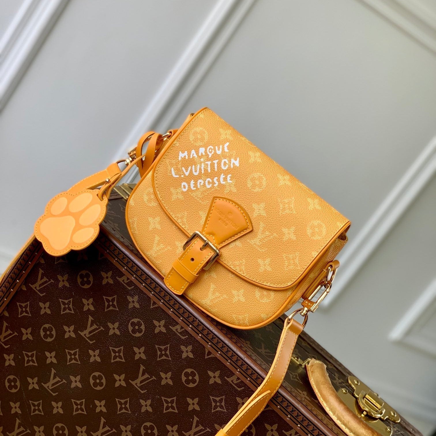 MONTSOURIS MESSENGER PM 20 EN TOILE HÉRITAGE MONOGRAMME ORANGE POIVRE