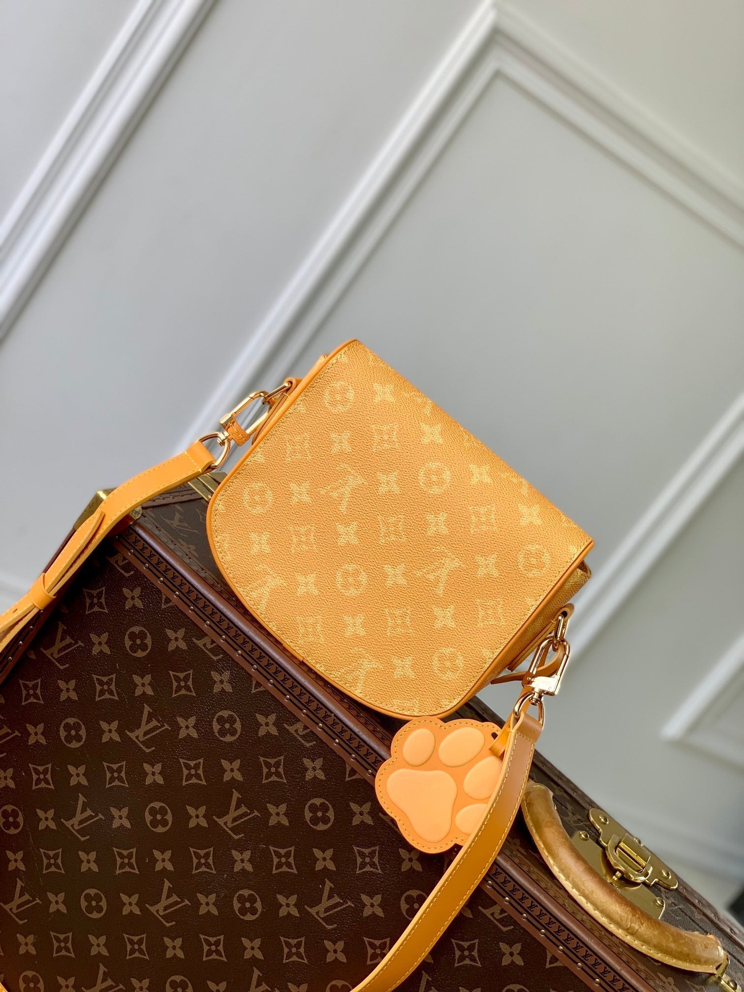 MONTSOURIS MESSENGER PM 20 EN TOILE HÉRITAGE MONOGRAMME ORANGE POIVRE