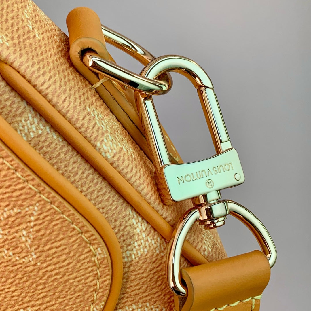 MONTSOURIS MESSENGER PM 20 EN TOILE HÉRITAGE MONOGRAMME ORANGE POIVRE