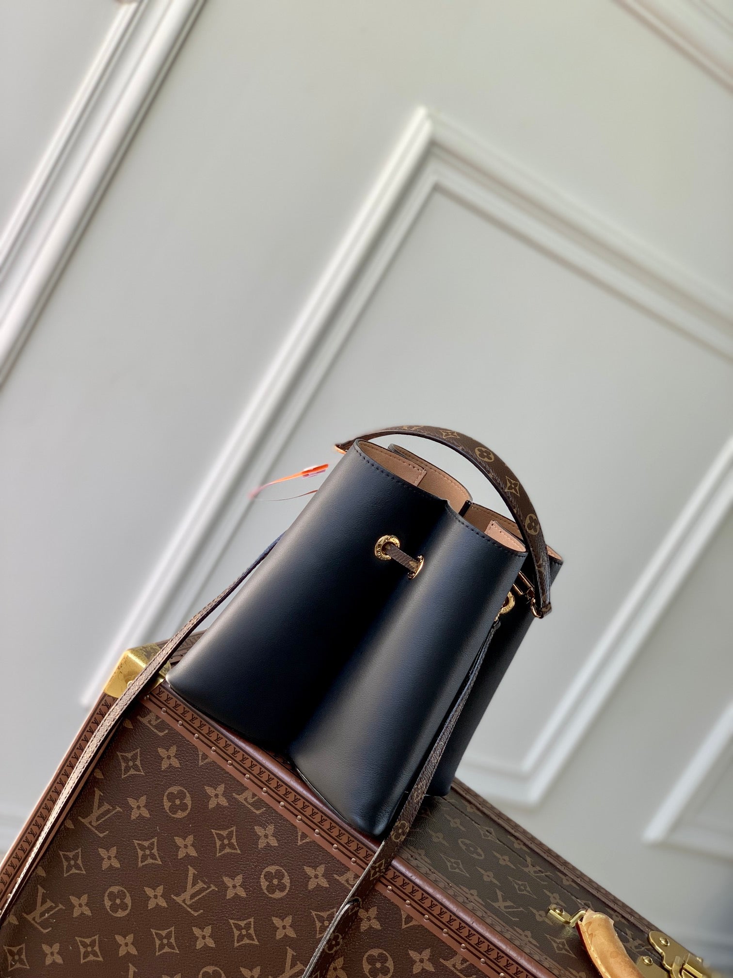 BLOOM PM 21 EN CUIR DE VEAU NOIR ACIER DORÉ