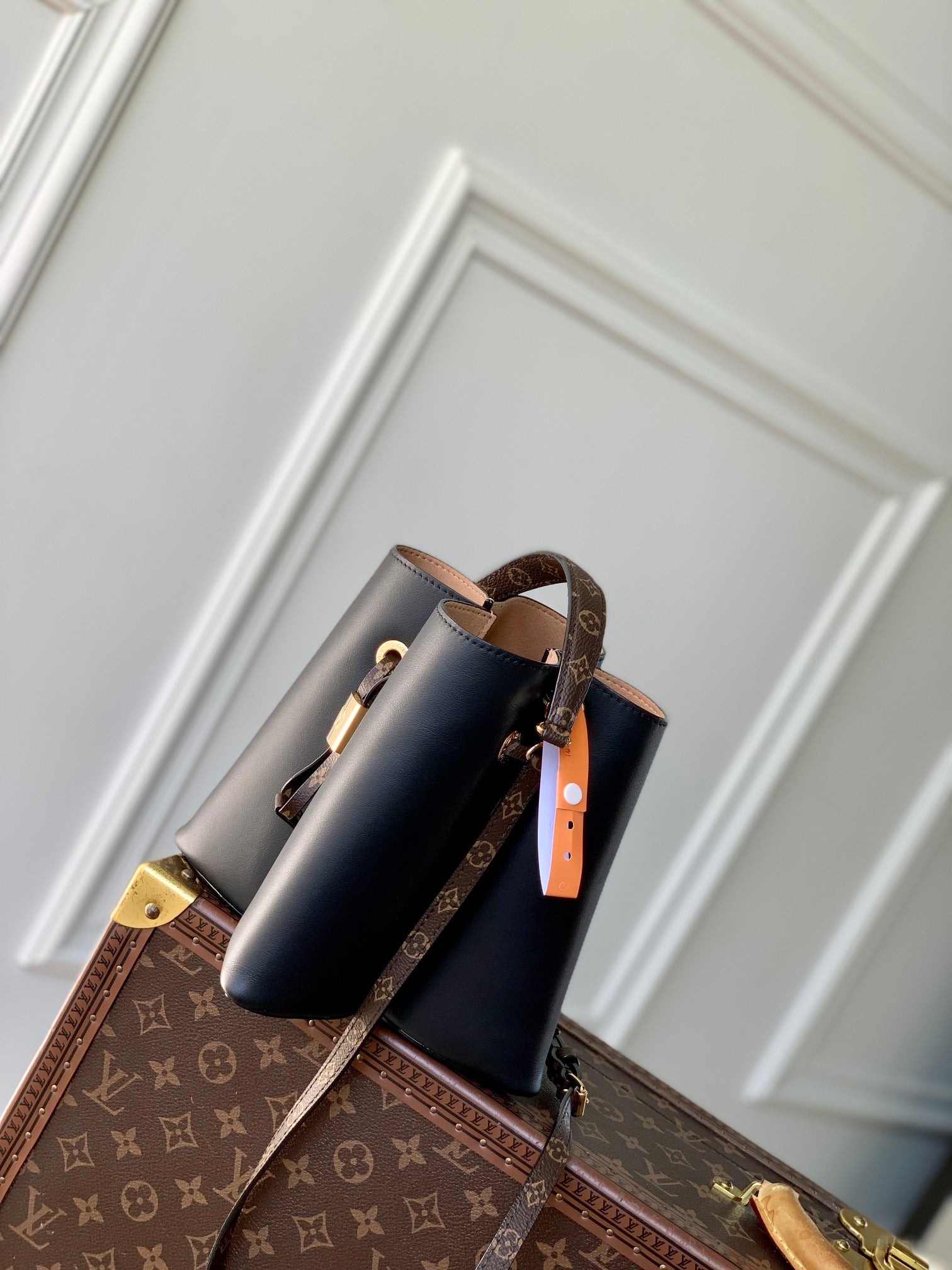 BLOOM PM 21 EN CUIR DE VEAU NOIR ACIER DORÉ