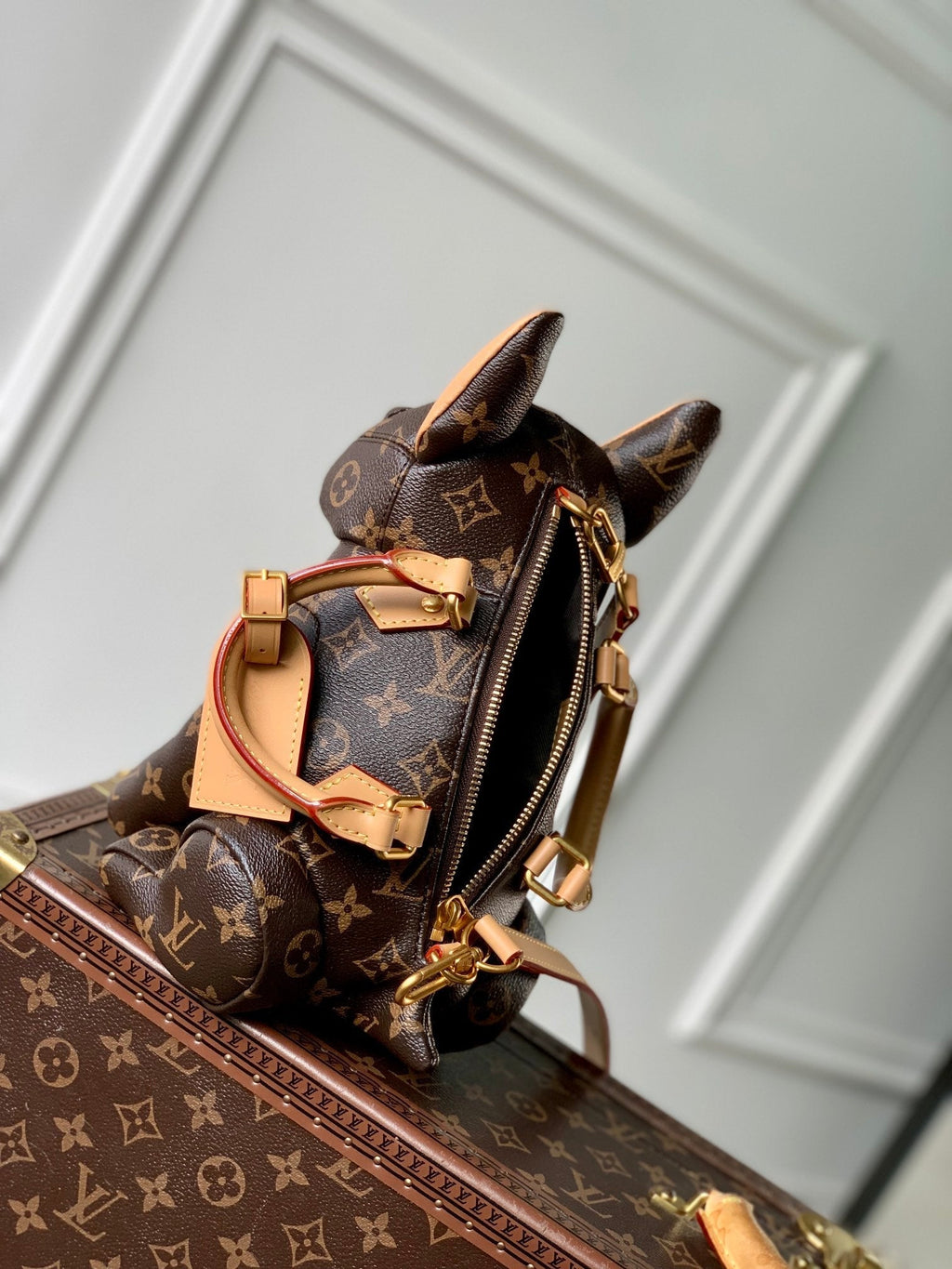 SAC POOCH 28 EN TOILE MONOGRAMME MARRON