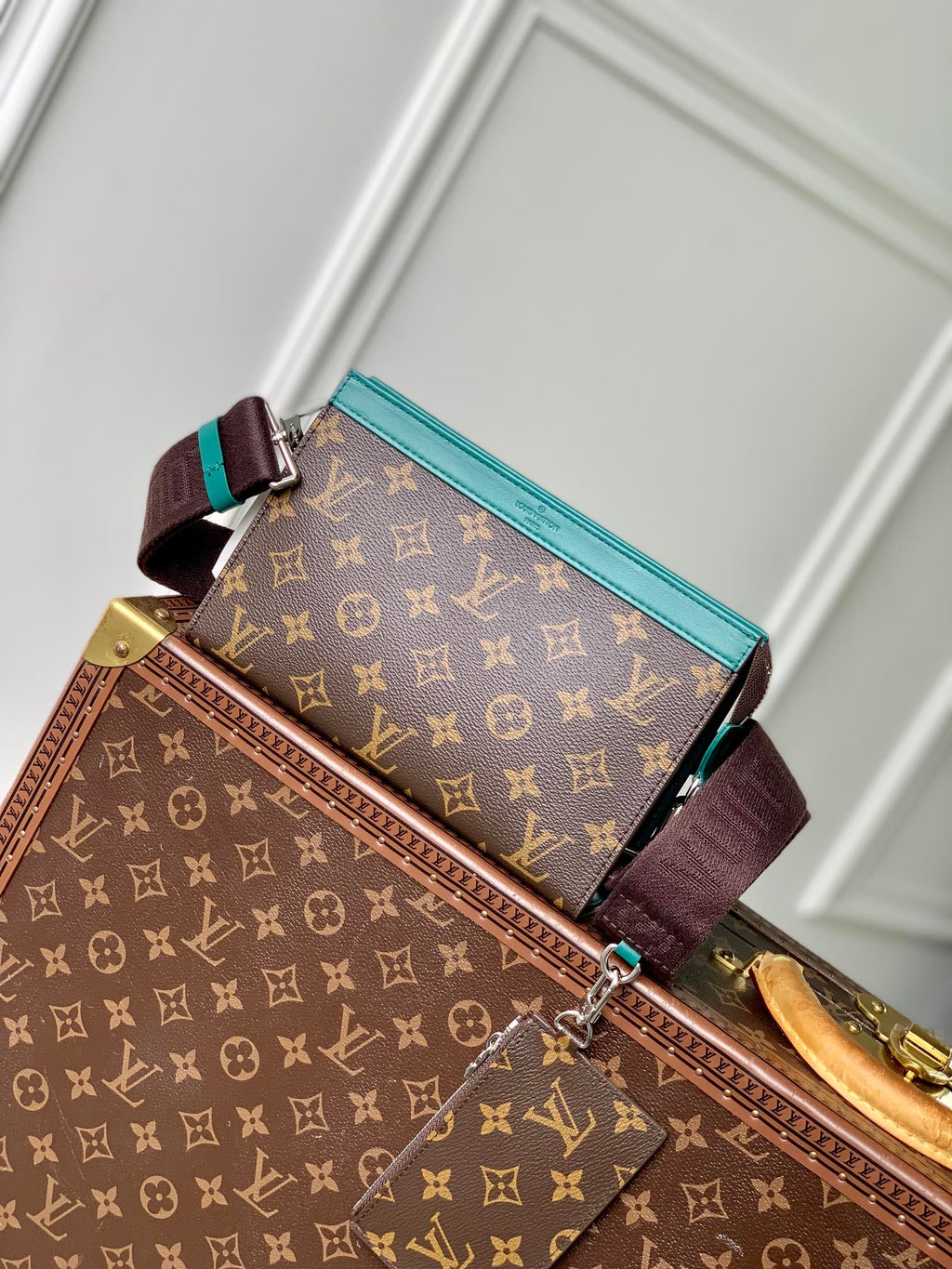 Portefeuille portable Gaston 18 pouces en toile monogrammée marron et cuir de veau vert mélangé