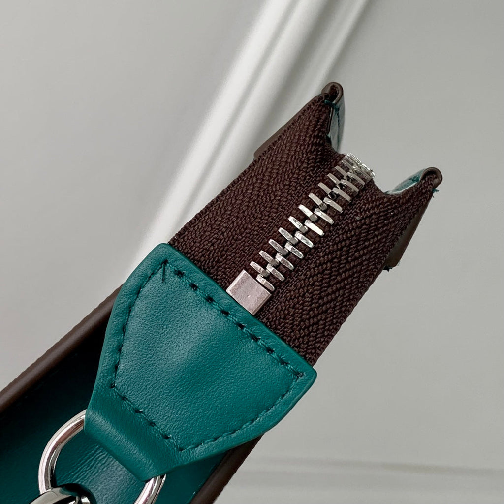 Portefeuille portable Gaston 18 pouces en toile monogrammée marron et cuir de veau vert mélangé