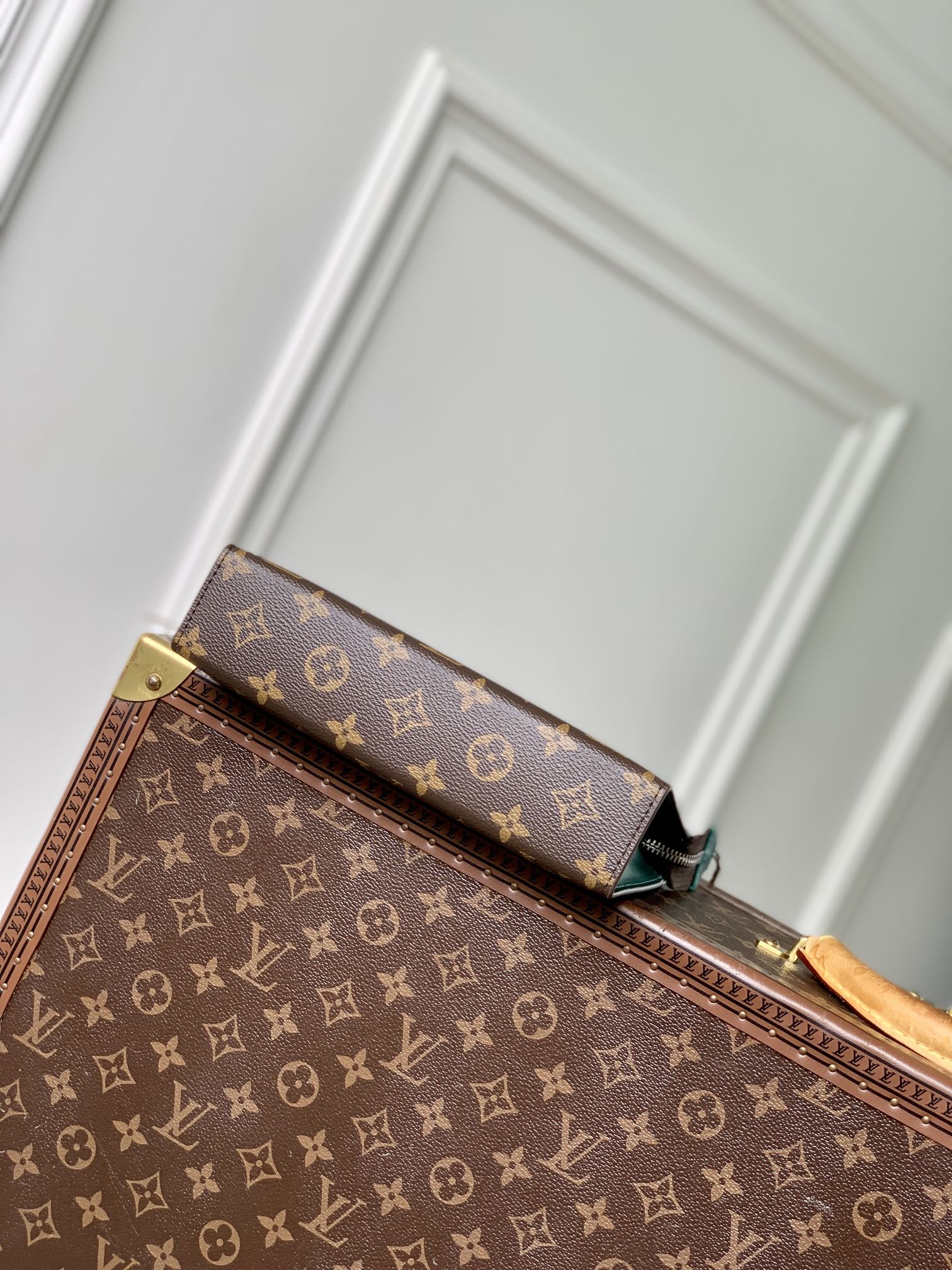 Portefeuille portable Gaston 18 pouces en toile monogrammée marron et cuir de veau vert mélangé