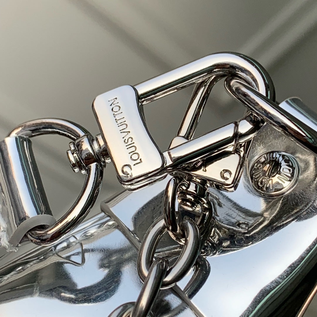 LOOP 23 EN CUIR DE VEAU ESTAMPÉ MONOGRAMME ARGENT