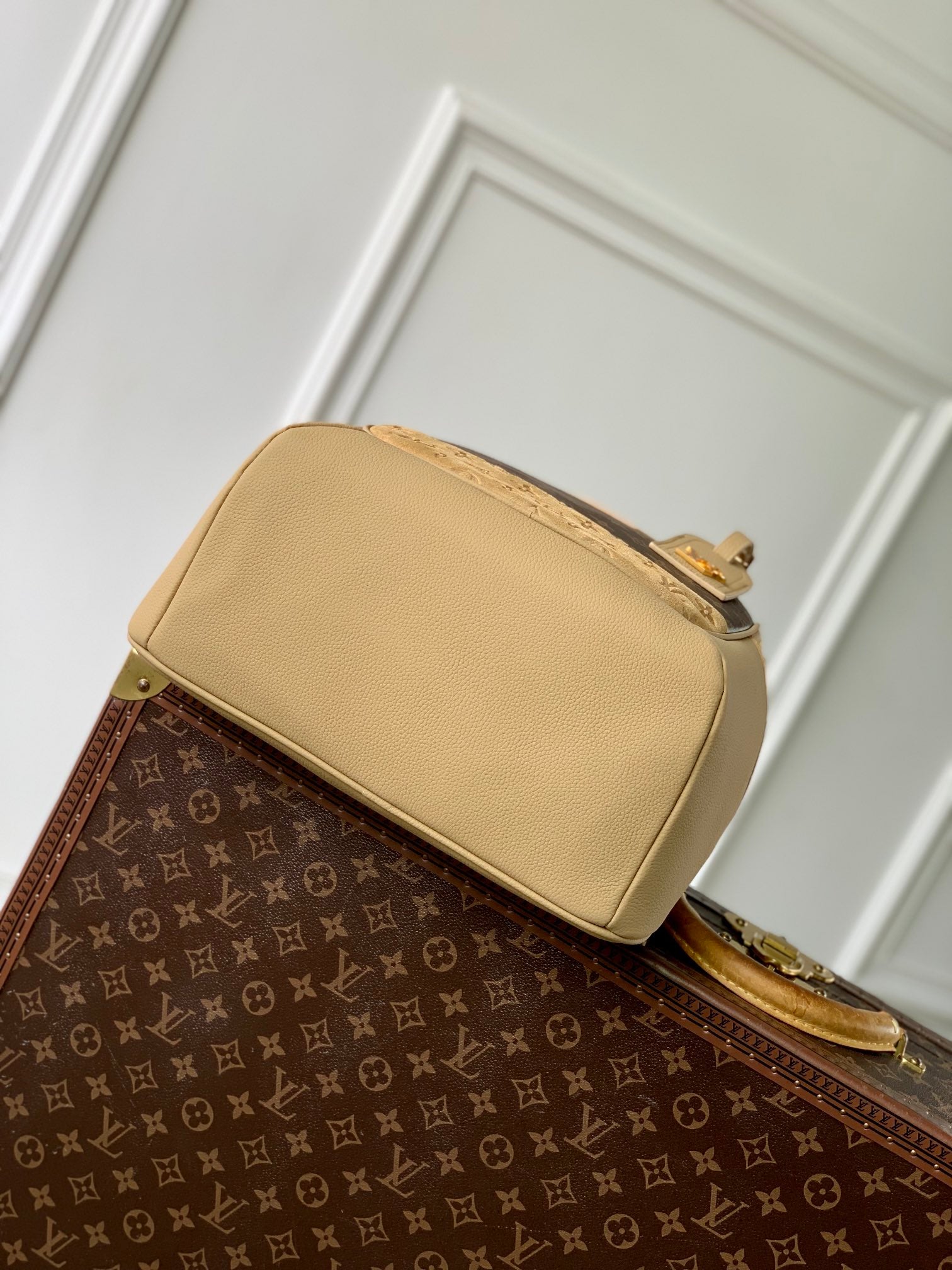 SAC À DOS D'EXTÉRIEUR 44 EN CUIR DE VEAU BEIGE ET TOILE MONOGRAMME MARRON