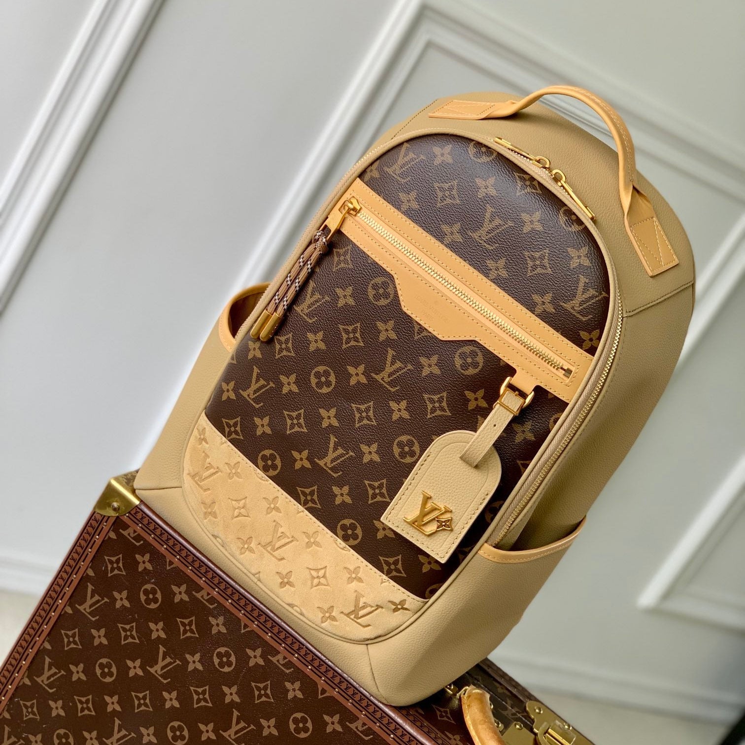SAC À DOS D'EXTÉRIEUR 44 EN CUIR DE VEAU BEIGE ET TOILE MONOGRAMME MARRON