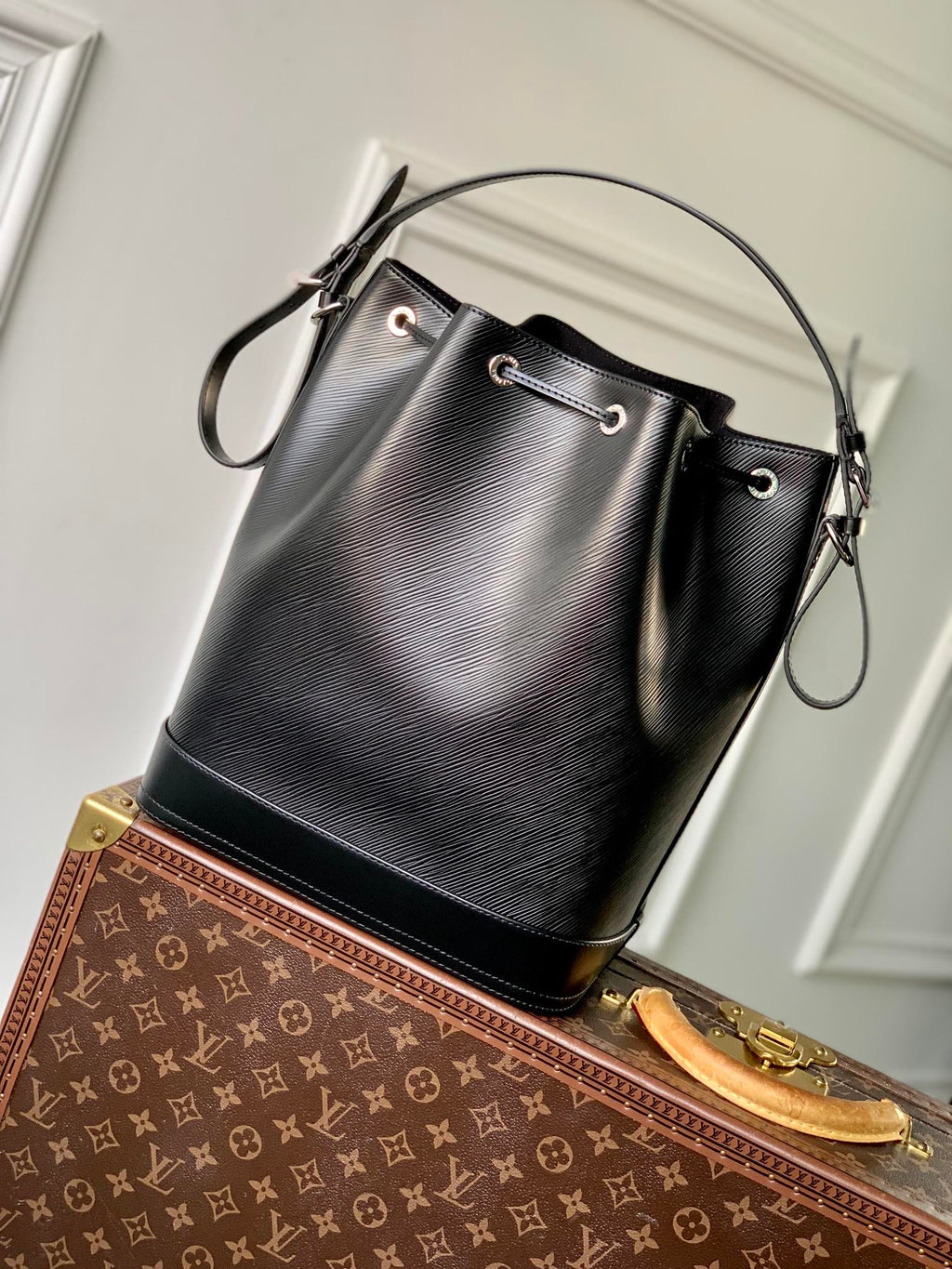NOÉ MM 33 EN CUIR ÉPI NOIR