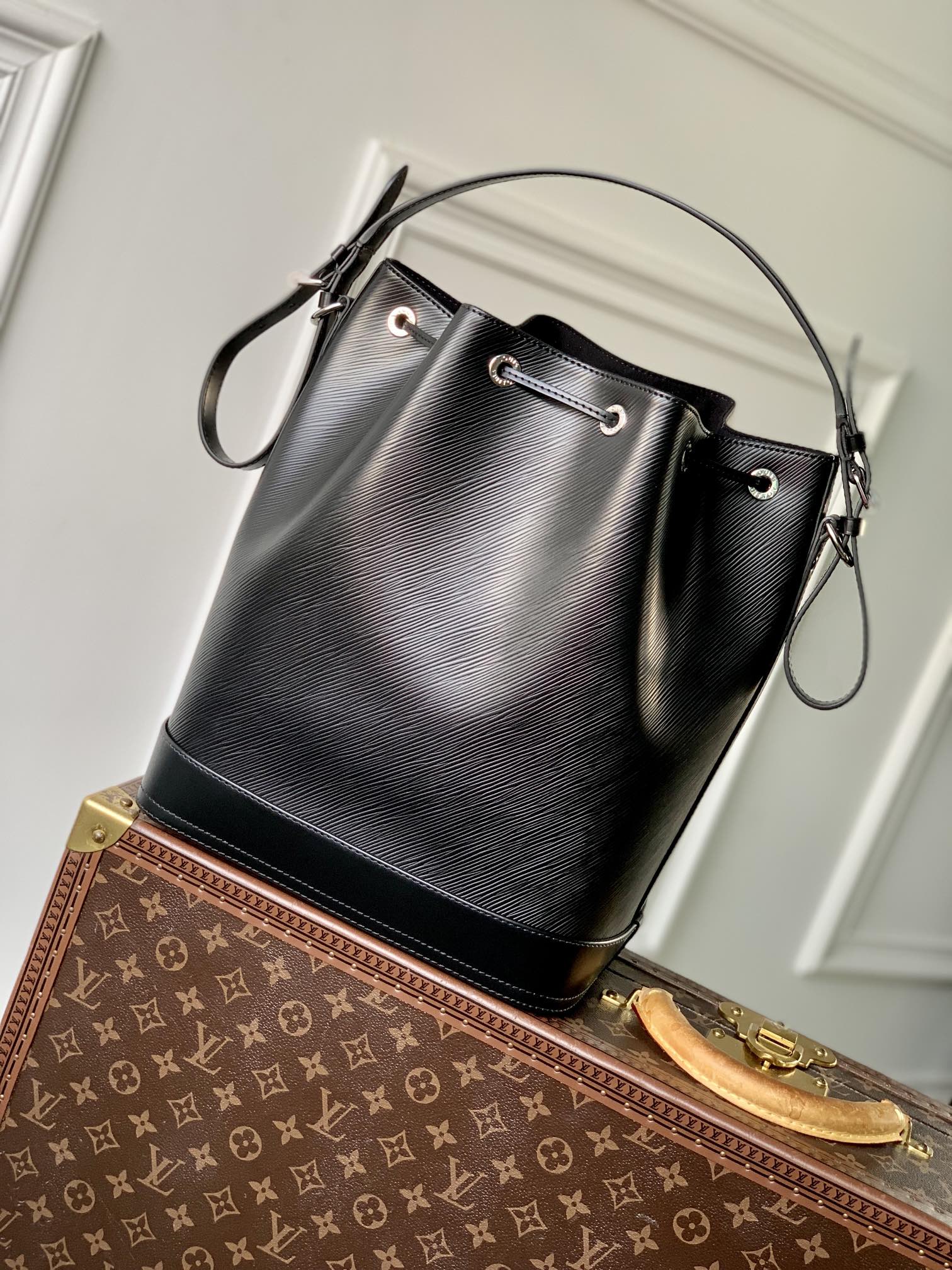 NOÉ MM 33 EN CUIR ÉPI NOIR